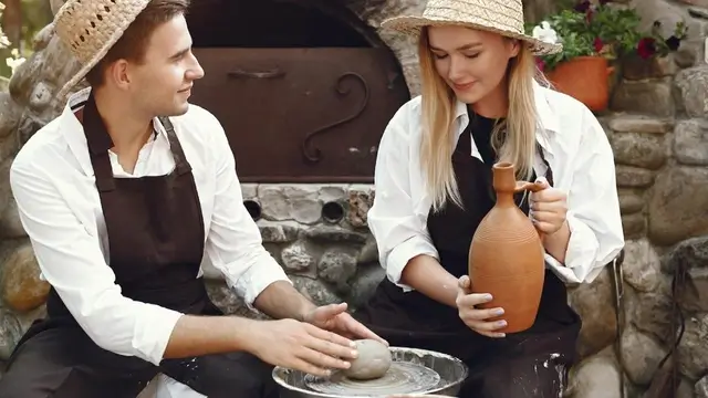Traditionelle Handwerke und einzigartige österreichische Spiele